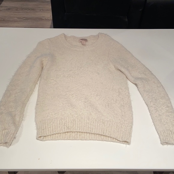 Forever 21 Fuzzy White Crewneck - Picture 1 of 3